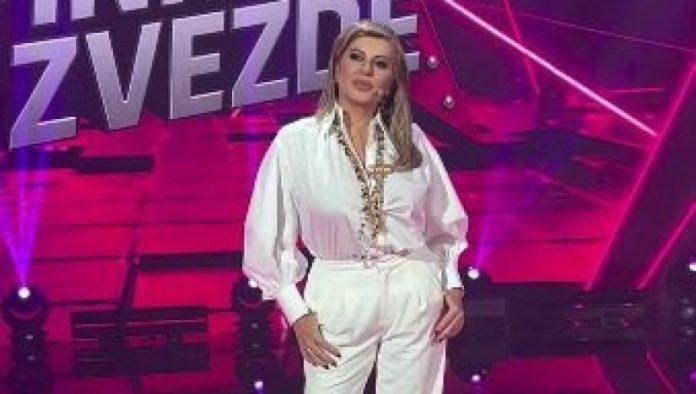 bela-elegancija-osvojila-sve:-viki-miljkovic-zablistala-na-prvom-snimanju-nove-sezone-“pinkovih-zvezda”-(foto)