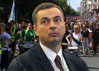 “SVI SU ONI U DILU, IZDAJNICI I ŽUTA KUGA!” Isplivao tajni snimak blokadera: Žestoko udarili na Đokića i Radonjića: “Šoškića cela opozicija gura za PREMIJERA” “svi-su-oni-u-dilu,-izdajnici-i-zuta-kuga!”-isplivao-tajni-snimak-blokadera:-zestoko-udarili-na-dokica-i-radonjica:-“soskica-cela-opozicija-gura-za-premijera”