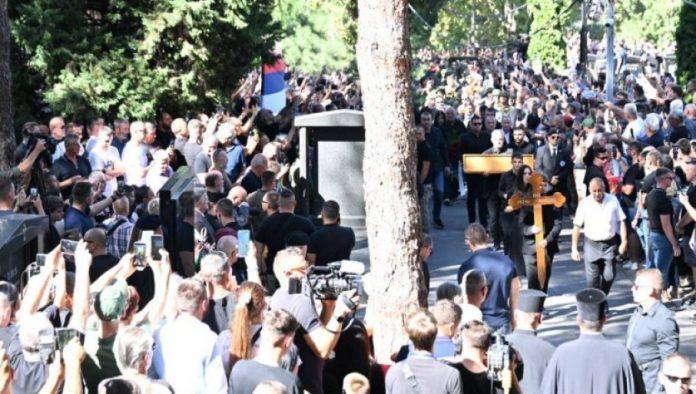 licni-pratilac-generala-mladica-priznao-da-je-pustio-suzu:-danas-su-se-srbija-i-srpski-narod-oprostili-od-velikog-heroja