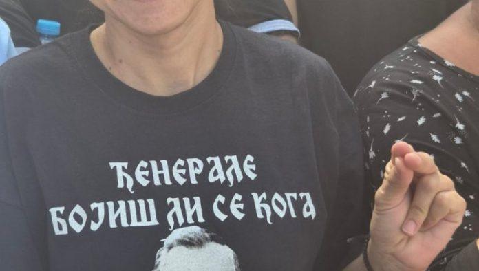 “denerale,-bojis-li-se-koga?-samo-boga-i-vise-nikoga”:-srpski-narod-se-oprasta-od-ratka-mladica-(foto)