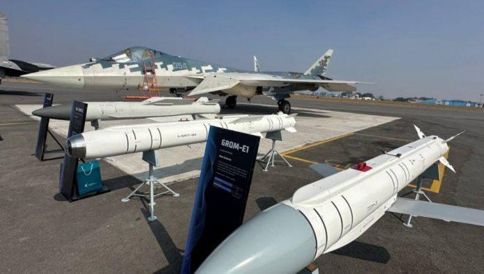 ruski-aduti-stigli-u-egipat:-su-57-i-jak-130m-na-aeromitingu-u-el-alamejnu-(foto/video)