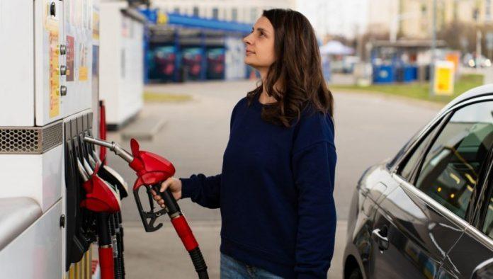 amerikanci-ce-biti-besni!-cena-benzina-u-sad-dostigla-rekord,-dizel-na-istorijskom-maksimumu