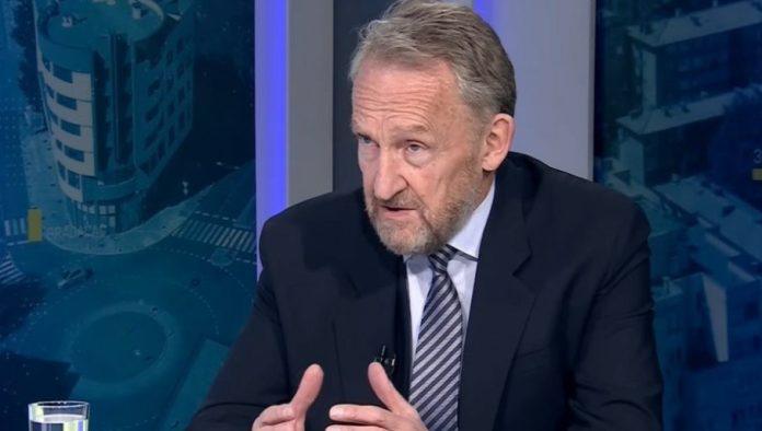alijin-sin-bi-da-hapsi:-bakir-izetbegovic-sramno-udario-na-mladica-i-sve-koji-su-odali-postu-generalu