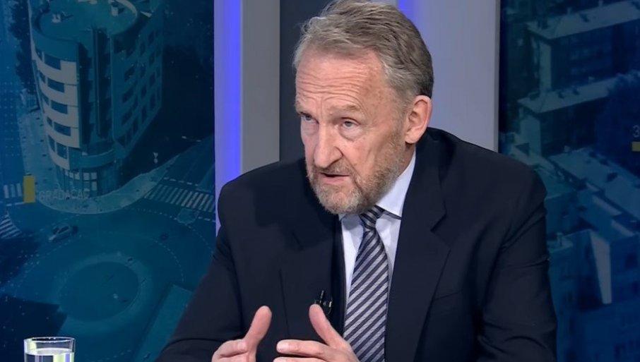alijin-sin-bi-da-hapsi:-bakir-izetbegovic-sramno-udario-na-mladica-i-sve-koji-su-odali-postu-generalu alijin-sin-bi-da-hapsi:-bakir-izetbegovic-sramno-udario-na-mladica-i-sve-koji-su-odali-postu-generalu