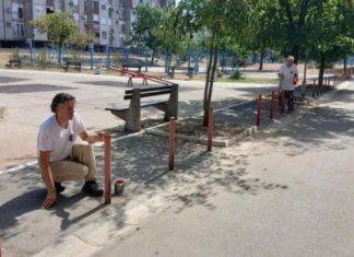 AKTIVISTI SNS NASTAVLjAJU DA UREĐUJU NOVI BEOGRAD: U Bloku 61 sređuju stazu i farbaju stubiće aktivisti-sns-nastavljaju-da-ureduju-novi-beograd:-u-bloku-61-sreduju-stazu-i-farbaju-stubice