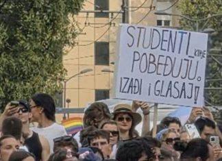 Glavni transparent na Gej paradi – Studenti pobeđuju! glavni-transparent-na-gej-paradi-–-studenti-pobeduju!
