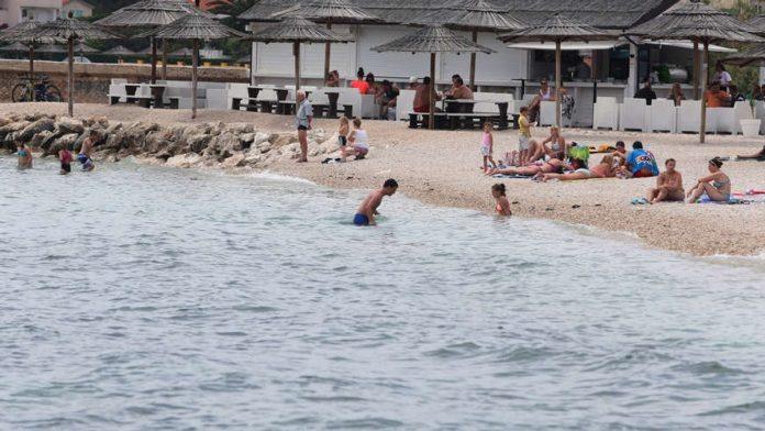 herojski-cin-na-jadranu!-turista-ostao-bez-snage-u-moru-pa-poceo-da-doziva-pomoc:-dvojica-srba-bez-razmisljanja-uskocila-u-vodu-i-spasila-ga-sigurne-smrti