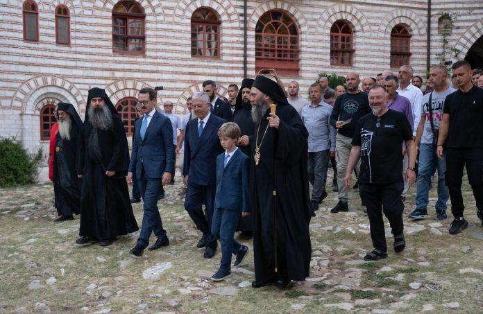 tri-generacije-karadordevica-zajedno-na-svetoj-gori:-iguman-metodije-odlikovan-karadordevom-zvezdom-(foto)