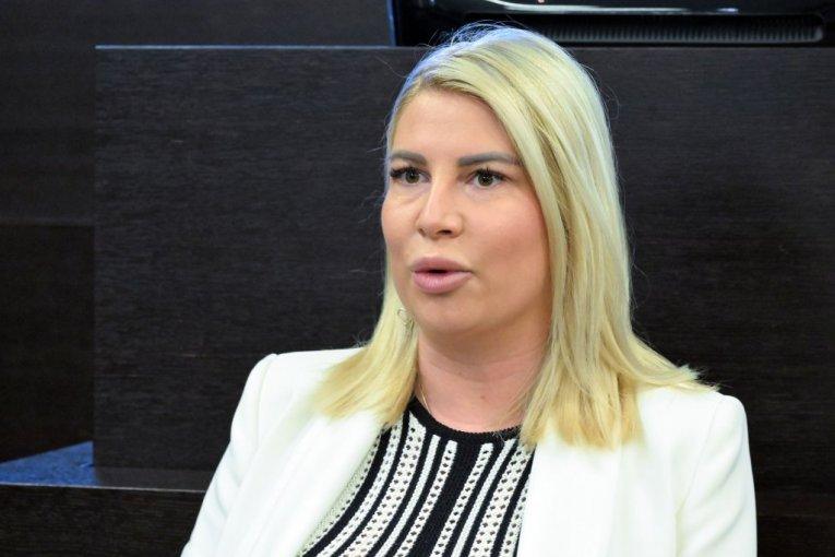nacija-u-suzama-zbog-cerke-dee-durdevic!-objavljena-fotografija-male-iris,-voditeljki-stizu-poruke-sa-svih-strana! nacija-u-suzama-zbog-cerke-dee-durdevic!-objavljena-fotografija-male-iris,-voditeljki-stizu-poruke-sa-svih-strana!