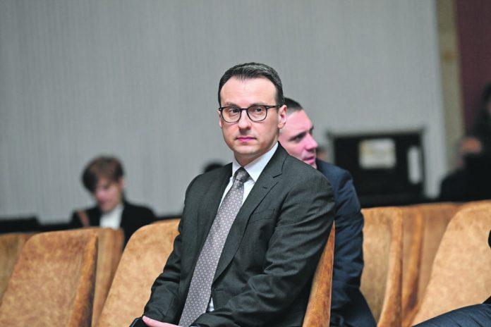 “politika-pristine-je-da-se-slave-zlocinci”-petkovic-reagovao-na-oslikavanje-murala-vodama-ovk:-da-li-ce-bilo-sta-da-kaze-medunarodna-zajednica?