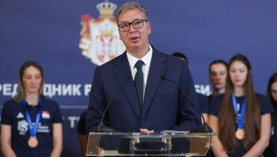 “vi-ste-ponos-srbije”:-vucic-ugostio-odbojkasice-koje-su-osvojile-bronzanu-medalju-na-evropskom-prvenstvu-(video) “vi-ste-ponos-srbije”:-vucic-ugostio-odbojkasice-koje-su-osvojile-bronzanu-medalju-na-evropskom-prvenstvu-(video)