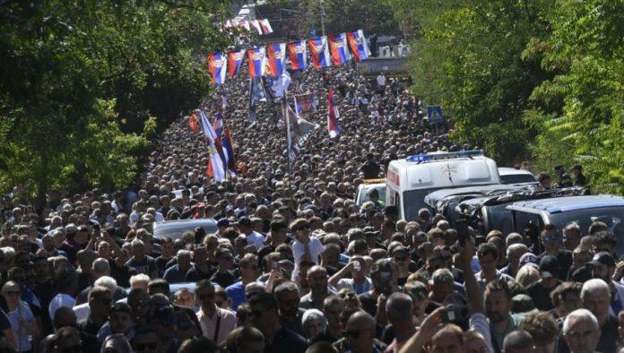 antisrpski-mediji-se-ne-smiruju:-ni-dan-nakon-sahrane-ratka-mladica-ne-prestaje-sinhronizovani-napad-na-nasu-zemlju