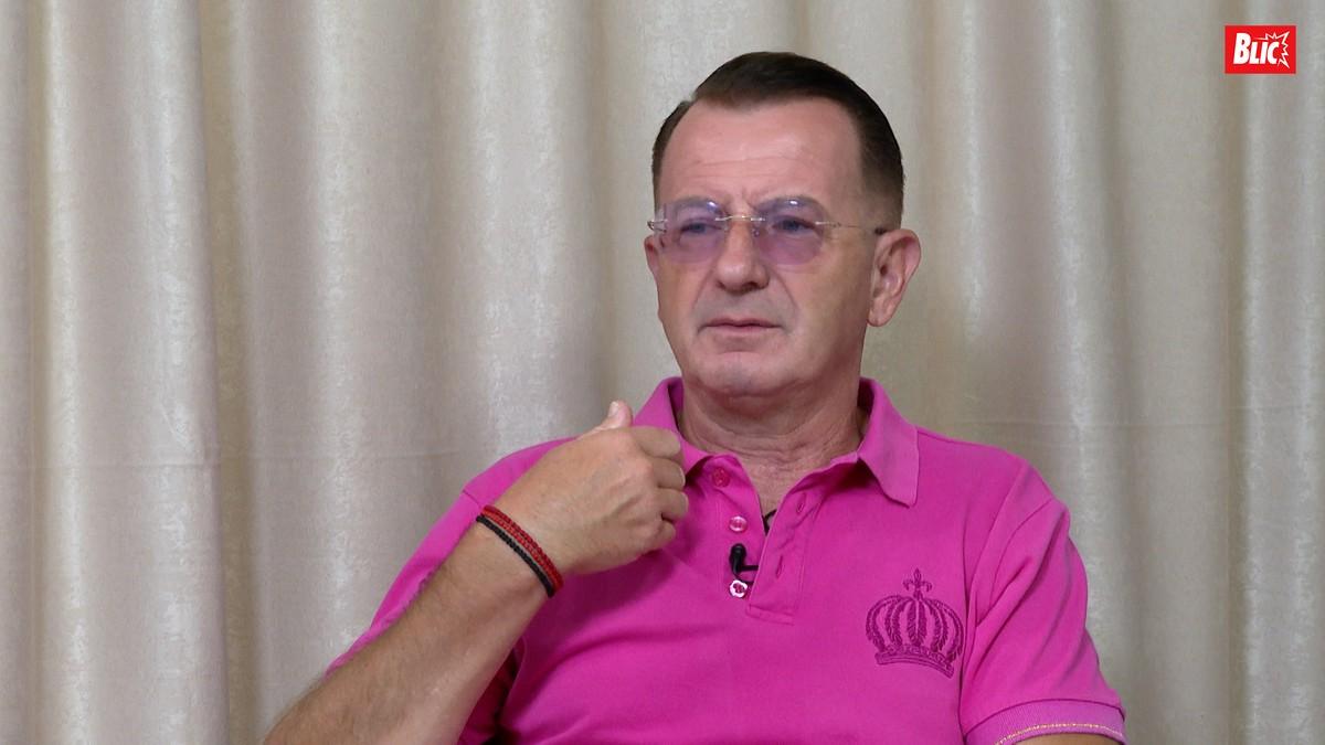 “ostali-su-duzni-sasi-pare,-a-sad-se-kriju-od-suzane”-cira-raskrinkao-lazne-prijatelje-popovica:-otkrio-sta-je-sve-njegova-udovica-rasprodala-i-gde-se-sele-deca-nakon-njegove-smrti “ostali-su-duzni-sasi-pare,-a-sad-se-kriju-od-suzane”-cira-raskrinkao-lazne-prijatelje-popovica:-otkrio-sta-je-sve-njegova-udovica-rasprodala-i-gde-se-sele-deca-nakon-njegove-smrti