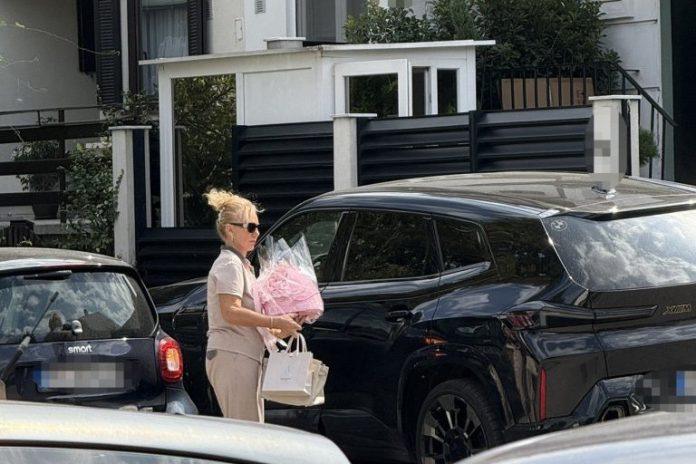 ovo-je-vozni-park-lepe-brene:-ima-auto-i-za-pijacu,-a-ovaj-je-pazarila-uprkos-bobinoj-zabrani!