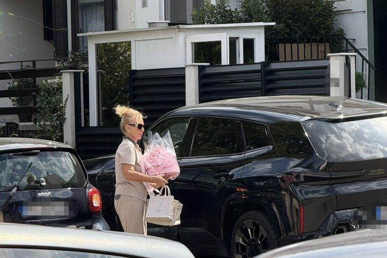 ovo-je-vozni-park-lepe-brene:-ima-auto-i-za-pijacu,-a-ovaj-je-pazarila-uprkos-bobinoj-zabrani! ovo-je-vozni-park-lepe-brene:-ima-auto-i-za-pijacu,-a-ovaj-je-pazarila-uprkos-bobinoj-zabrani!