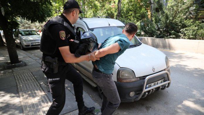 (foto)-haos-u-alanji-britanac-pljunuo-na-tursku-zastavu,-iz-hotela-odmah-pozvali-policiju:-priveden-je-i-saslusan