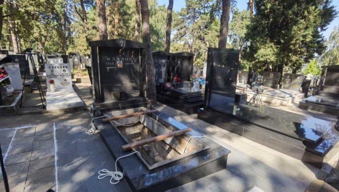 ovde-ce-pocivati-general-mladic:-po-sopstvenoj-zelji-bice-sahranjen-pored-cerke-ane-(foto/video)
