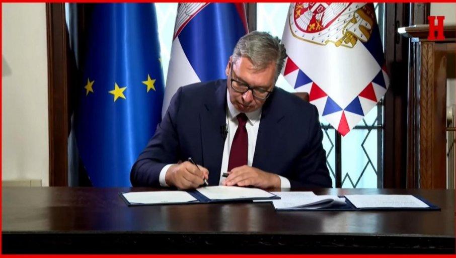 vucic-gradanima-saopstio-dve-vazne-odluke:-raspustam-narodnu-skupstinu-i-raspisujem-izbore-za-narodne-poslanike-za-25.-oktobar vucic-gradanima-saopstio-dve-vazne-odluke:-raspustam-narodnu-skupstinu-i-raspisujem-izbore-za-narodne-poslanike-za-25.-oktobar