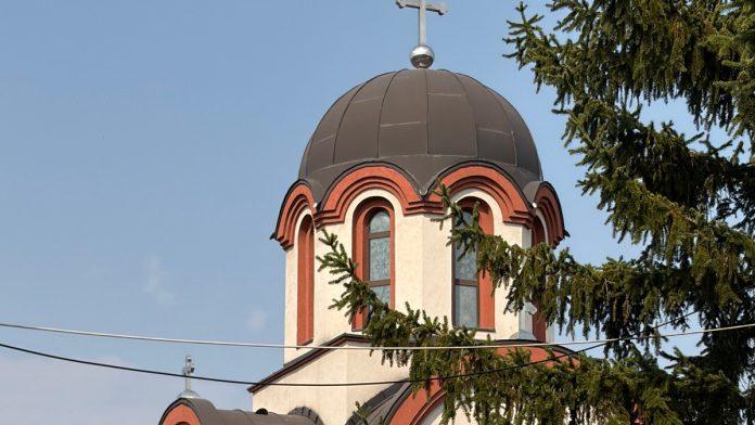 (foto,-video)-decak-(10)-upucao-muskarca-u-porti-crkve-prve-slike-sa-mesta-pucnjave-u-obrenovcu:-ocevici-otkrili-nove-detalje-uzasa!