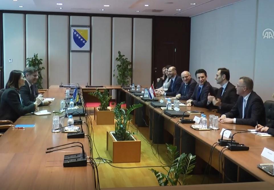 ovu-inicijativu-bi-blokaderi-sigurno-podrzali!-iz-sarajeva-traze-prekid-specijalnih-veza-srbije-i-republike-srpske! ovu-inicijativu-bi-blokaderi-sigurno-podrzali!-iz-sarajeva-traze-prekid-specijalnih-veza-srbije-i-republike-srpske!