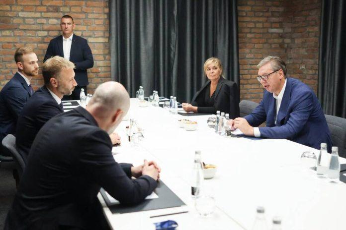 vucic-se-sastao-sa-predsednikom-globsec:-dobar-razgovor-o-promenama-koje-se-odvijaju-u-evropi-i-svetu,-njihovom-uticaju-na-nas-region…-(foto)