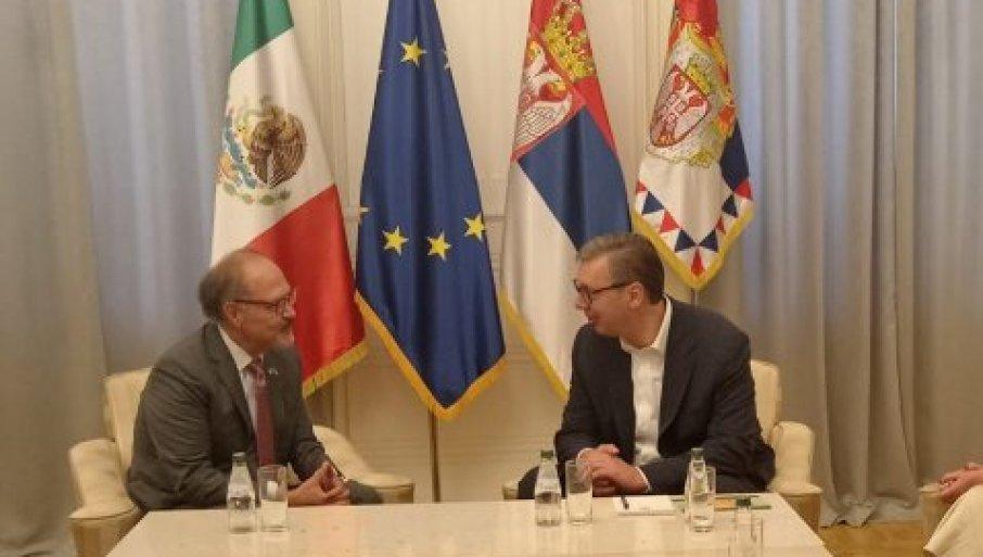 oprostajni-susret-na-andricevom-vencu:-vucic-se-sutra-sastaje-sa-ambasadorom-meksika-karlosom-feliksom-koronom oprostajni-susret-na-andricevom-vencu:-vucic-se-sutra-sastaje-sa-ambasadorom-meksika-karlosom-feliksom-koronom