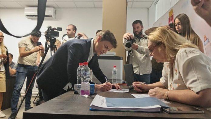 idemo-do-pobede!-ana-brnabic-potpisala-podrsku-listi-“aleksandar-vucic-ujedinjena-srbija”