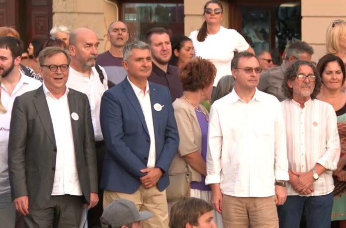 tresla-se-gora,-rodio-se-politicki-mis!-analiticari:-blokaderi-na-skupu-u-novom-sadu-opet-pokazali-da-im-je-jedini-program-da-“prze”-i-“flambiraju”!
