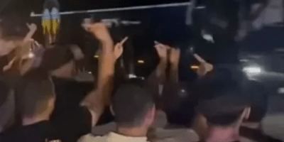 policija-u-kordonu-cuvala-igrace-od-besnih-navijaca,-cule-se-stravicne-uvrede!-(video) policija-u-kordonu-cuvala-igrace-od-besnih-navijaca,-cule-se-stravicne-uvrede!-(video)
