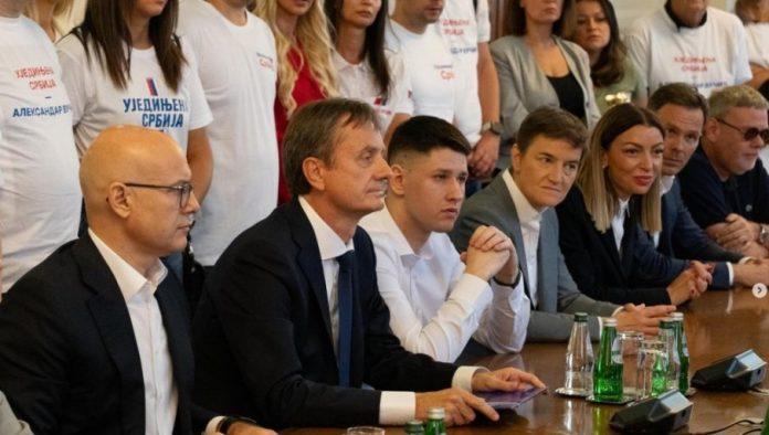 pavlovic-posle-predaje-liste:-verujemo-u-vucica-–-mladi-vise-ne-zele-da-budu-posmatraci,-vec-da-grade-buducnost-srbije-(foto)