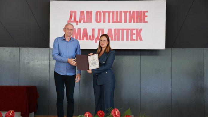“motiv-da-radim-jos-vise-za-gradane”-pavkov-urucena-zahvalnica-opstine-majdanpek-za-doprinos-uredenju-zivotne-sredine-(foto)