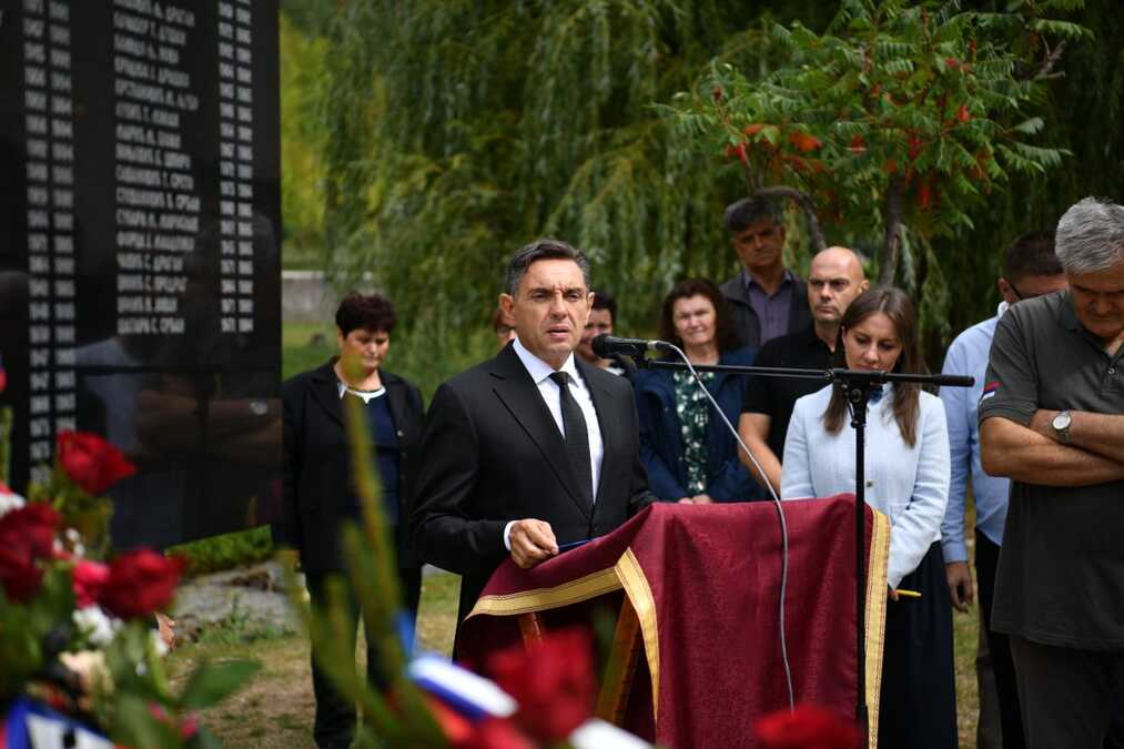 mocna-poruka-vulina-iz-manastira-glogovac:-“kako-pamtimo-nase-zrtve,-tako-nas-pamtili!-tamo-gde-srbin-nema-svoju-drzavu,-za-njega-nema-pravde” mocna-poruka-vulina-iz-manastira-glogovac:-“kako-pamtimo-nase-zrtve,-tako-nas-pamtili!-tamo-gde-srbin-nema-svoju-drzavu,-za-njega-nema-pravde”