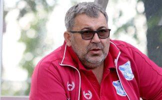 Pokušaj linča u srpskom fudbalu: Neško Milovanović meta napada jer podržava Vučića – uprava Mladosti hitno evakuisana iz Kragujevca! pokusaj-linca-u-srpskom-fudbalu:-nesko-milovanovic-meta-napada-jer-podrzava-vucica-–-uprava-mladosti-hitno-evakuisana-iz-kragujevca!