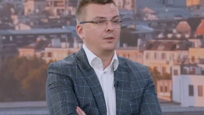 haos-u-parandilovicevoj-stranci-ceo-odbor-napustio-“novo-lice-srbije”-zbog-podrske-studentima