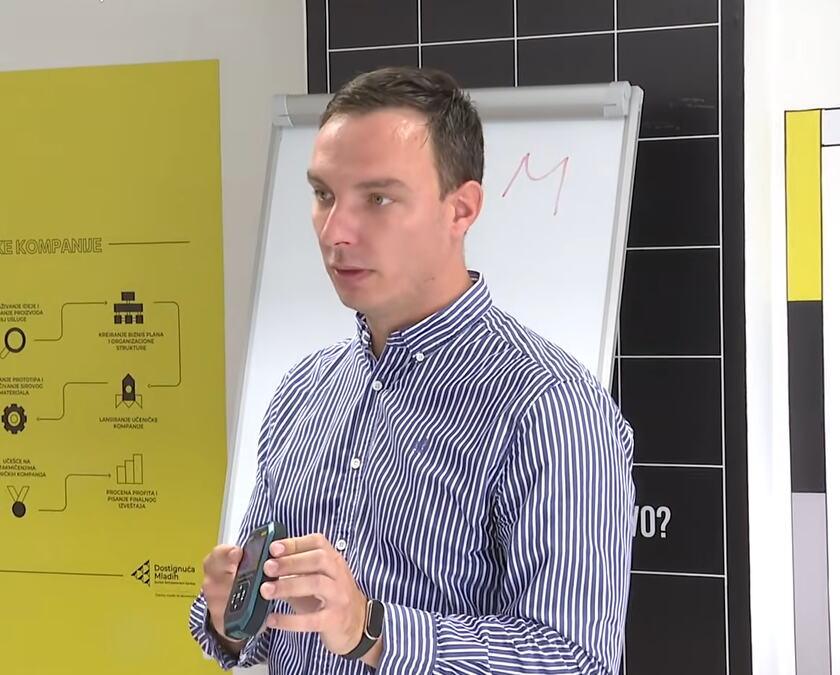 profesor-iz-srbije-u-top-5-najboljih-u-evropi!-prestizno-priznanje-za-milosa-iz-novog-sada,-ucenici-ga-obozavaju:-“nauku-im-predajem-za-zivot!”-(foto) profesor-iz-srbije-u-top-5-najboljih-u-evropi!-prestizno-priznanje-za-milosa-iz-novog-sada,-ucenici-ga-obozavaju:-“nauku-im-predajem-za-zivot!”-(foto)