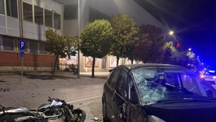 motociklista-povreden-u-pozegi-automobil-presao-punu-liniju-i-presekao-mu-put:-hitna-pomoc-ga-prevezla-u-uzice-(foto)