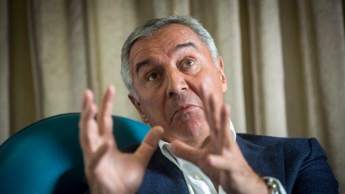 skandal-u-crnoj-gori-milo-dukanovic-se-veseli-uz-pesmu-“sude-mi”-koja-se-povezuje-sa-ustaskom-ikonografijom,-institucije-i-dps-zanemeli-(video)