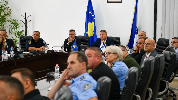 Полиција-у-Приштини:-Предузимамо-неопходне-мере-да-одржимо-јавни-ред-и-мир-на-дан-изрицања-пресуде-у-Хагу Полиција-у-Приштини:-Предузимамо-неопходне-мере-да-одржимо-јавни-ред-и-мир-на-дан-изрицања-пресуде-у-Хагу