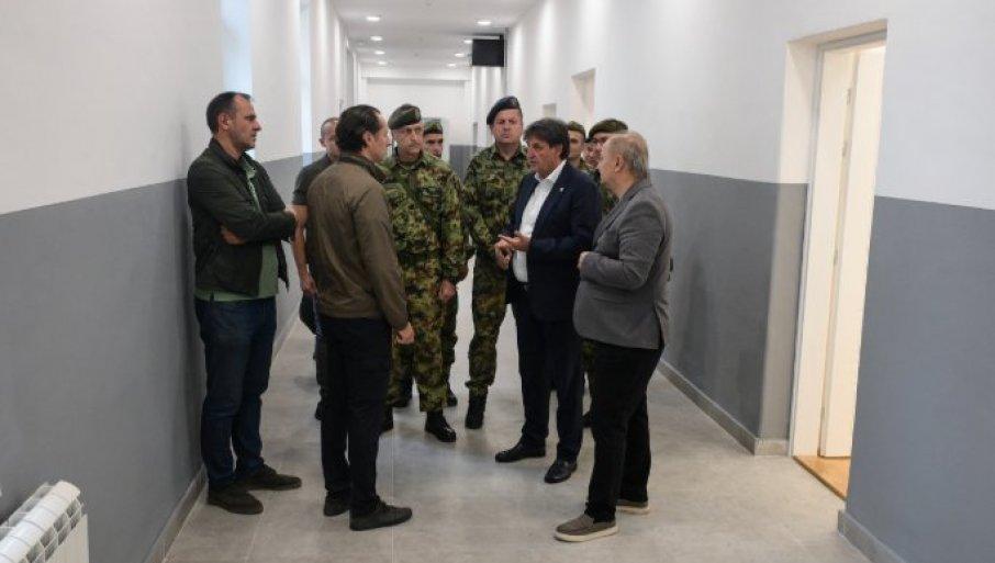 obnovljen-objekat-u-kasarni-“cerski-junaci”:-savremeniji-smestaj-za-vojnike-na-sluzenju-vojnog-roka-(foto) obnovljen-objekat-u-kasarni-“cerski-junaci”:-savremeniji-smestaj-za-vojnike-na-sluzenju-vojnog-roka-(foto)