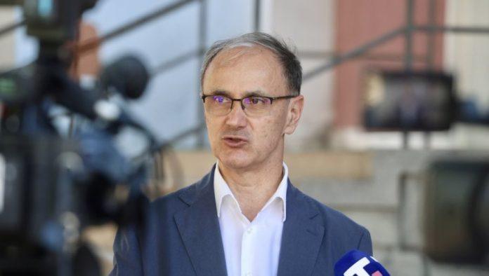 vlada-srbije-demantuje-konakovica:-zahtev-za-macutov-let-poslat-11.-septembra,-suprotne-tvrdnje-zlonamerne