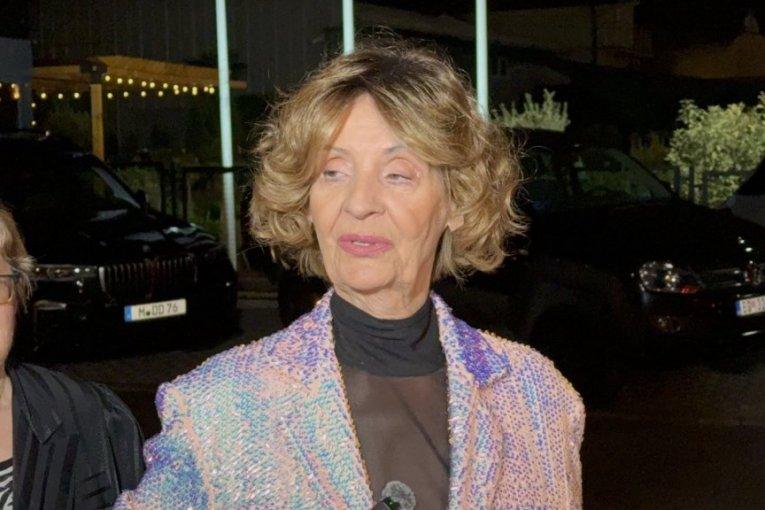 lepa-brena-ujela-lepu-lukic-za-srce!-pevacica-bljuje-vatru,-nikada-joj-ovo-nece-oprostiti!-(video) lepa-brena-ujela-lepu-lukic-za-srce!-pevacica-bljuje-vatru,-nikada-joj-ovo-nece-oprostiti!-(video)