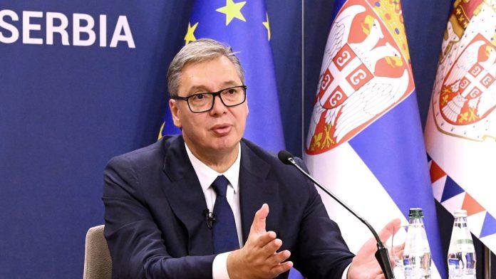 “nasa-trobojka-je-simbol-slobode-i-ponosa”-vucic:-dan-srpskog-jedinstva-podseca-na-snagu-koja-je-uvek-bila-u-zajednistvu