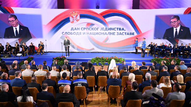 Уручивање-одликовања-председника-Републике;-Вучић:-Посебна-захвалност-ватрогасцима-који-су-штитили-животе-и-имовину Уручивање-одликовања-председника-Републике;-Вучић:-Посебна-захвалност-ватрогасцима-који-су-штитили-животе-и-имовину
