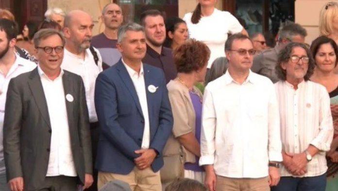 bili-uz-vlast-dok-im-je-odgovarala,-danas-njeni-najveci-protivnici:-sta-otkrivaju-biografije-kandidata-blokaderske-liste