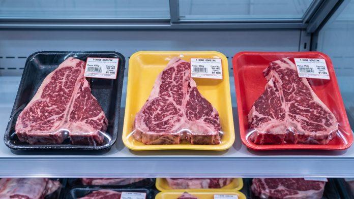 ako-kupujete-meso-u-supermarketu,-obratite-paznju-na-boju-tacne:-svaka-od-njih-otkriva-nesto-jako-vazno,-nisu-slucajno-razlicite