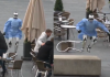 Filmska scena u centru grada! Policija jurila robota u medicinskom odelu, on trčao između ljudi i stolova: Snimak izazvao buru na mrežama – svi se pitaju jedno (VIDEO) filmska-scena-u-centru-grada!-policija-jurila-robota-u-medicinskom-odelu,-on-trcao-izmedu-ljudi-i-stolova:-snimak-izazvao-buru-na-mrezama-–-svi-se-pitaju-jedno-(video)