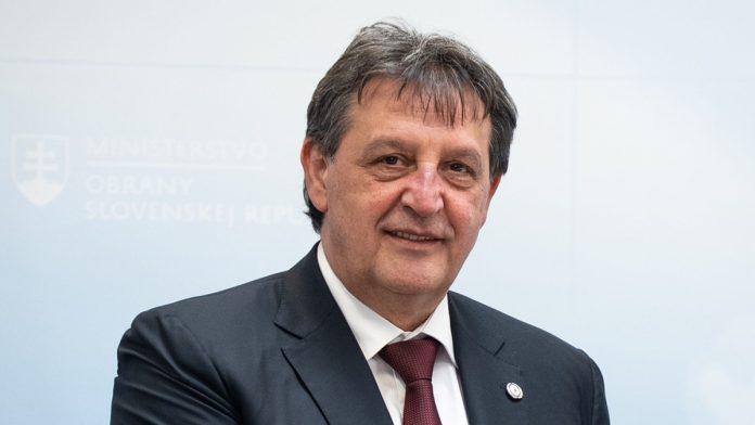 blic-slavi-30-godina-cestitka-bratislava-gasica,-ministra-odbrane:-“jedini-garant-tako-dugog-i-uspesnog-trajanja-jeste-izvrsnost,-koje-u-radu-redakcije-blica-nikada-nije-manjkalo”