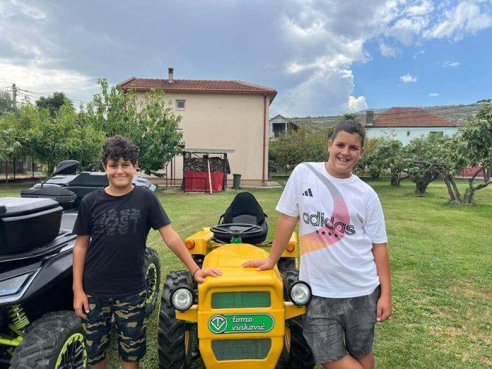 ovo-su-braca-koja-su-odusevila-region:-umesto-skupih-telefona-kupili-traktor,-a-razlog-ce-vas-rasplakati