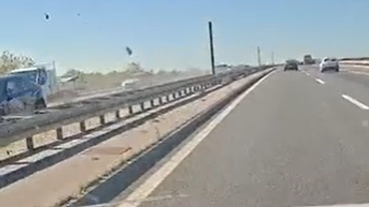 (video)-horor-na-autoputu-a3!-jurio-u-suprotnom-smeru,-pa-se-zakucao-u-drugi-auto-i-podleteo-pod-sleper!-jeziv-trenutak-uhvacen-na-snimku (video)-horor-na-autoputu-a3!-jurio-u-suprotnom-smeru,-pa-se-zakucao-u-drugi-auto-i-podleteo-pod-sleper!-jeziv-trenutak-uhvacen-na-snimku
