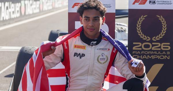 hamilton-u-cudu!-majka-mu-je-nigerijska-manekenka,-a-otac-dizajner-iz-italije!-ugo-je-novi-sampion,-ima-19-godina-i-visok-je-kao-kosarkas!-/foto/ hamilton-u-cudu!-majka-mu-je-nigerijska-manekenka,-a-otac-dizajner-iz-italije!-ugo-je-novi-sampion,-ima-19-godina-i-visok-je-kao-kosarkas!-/foto/